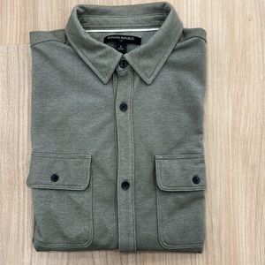 Banana Republic Mens Small Green Jersey Short Sleeve Button Up Shirt